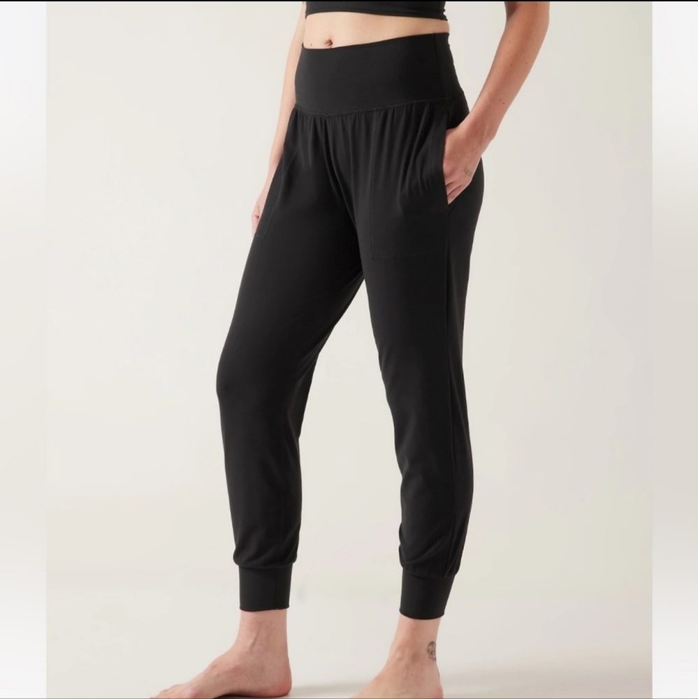 ATHLETA SALUTATION JOGGER Power Vita Black 🌻